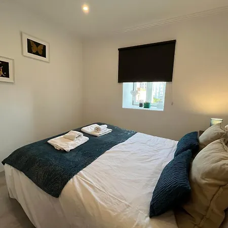 Travessa Do Pasteleiro By Trip2portugal * ליסבון